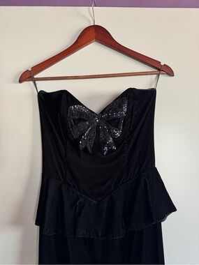 Vintage Black Strapless Velvet Dress with Sequin Bow- Gunne Sax